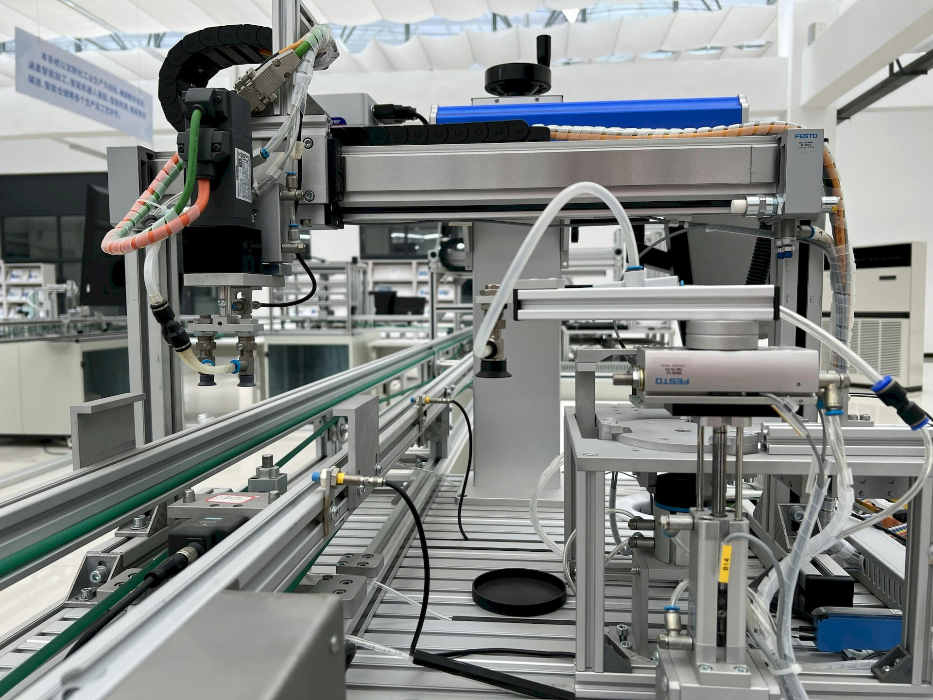 Programação de CLP e IHM para automação de processos industriais