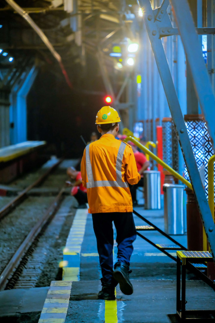 Adequação à NR12 - laudos técnicos, ART e segurança de máquinas industriais